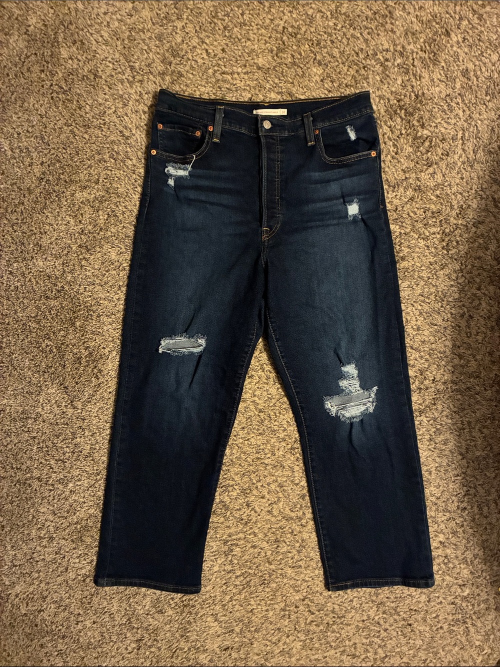 Levi’s ribcage straight ankle jeans- size 32